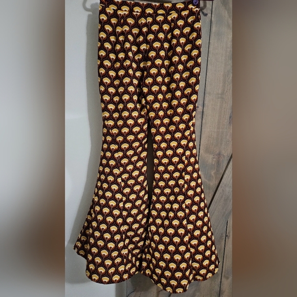NASTY GAL Petite 70'S Print Woven Flare. Size 4 - Picture 5 of 11